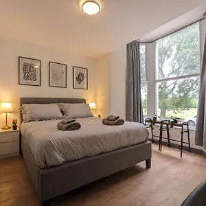 https://rooms-near-city-centre-anfield-private-shower-free-parking.hotelsin-chester.com